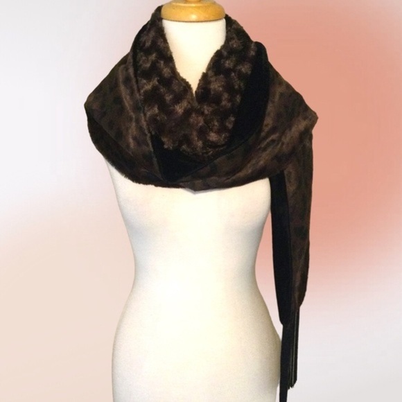 Bundle of Two Plush Chocolate Brown Faux Fur Scarves Oblong and Infinity NWOT - Picture 2 of 11